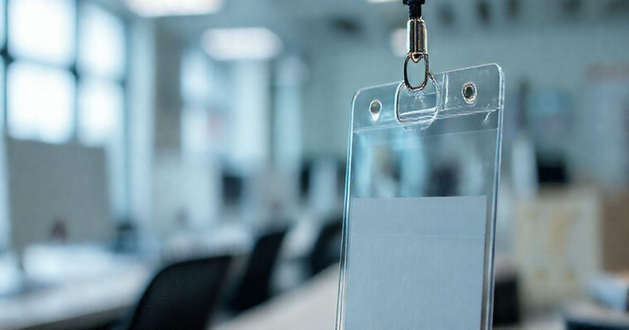 Porta Crachá Plástico: 7 Vantagens Incríveis para Sua Empresa