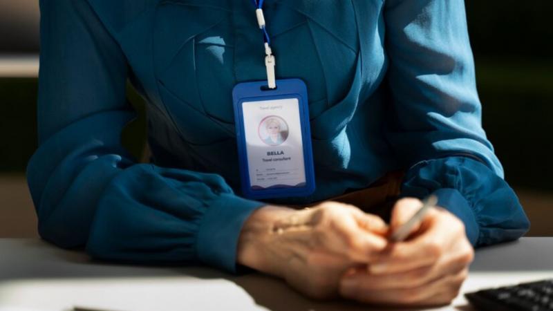 Porta Crachá Personalizado: Como Escolher o Ideal para Sua Empresa